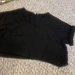 black v cut cropped tee